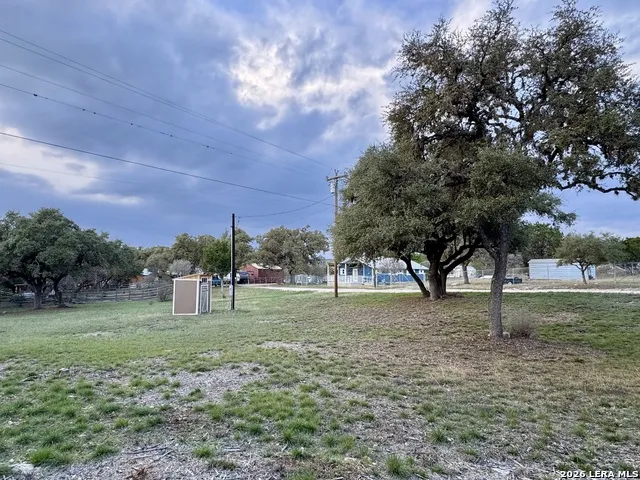 406 Kruse Loop Lakehills, TX 78063