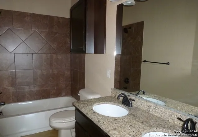 1065 CAROLYN CV New Braunfels, TX 78130