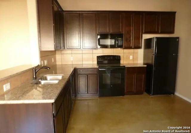 1065 CAROLYN CV New Braunfels, TX 78130