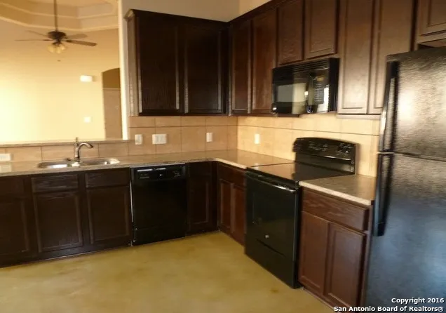 1065 CAROLYN CV New Braunfels, TX 78130