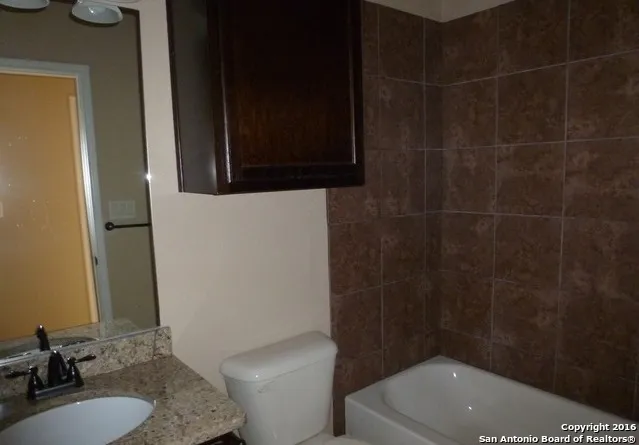 1065 CAROLYN CV New Braunfels, TX 78130