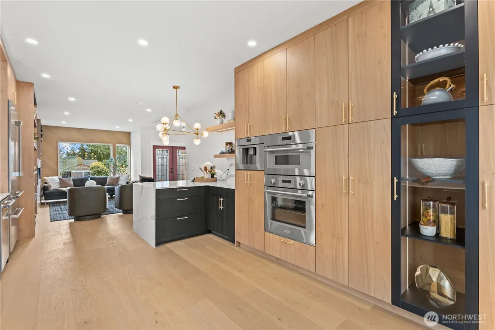 9535 Dayton Avenue Seattle, WA 98103