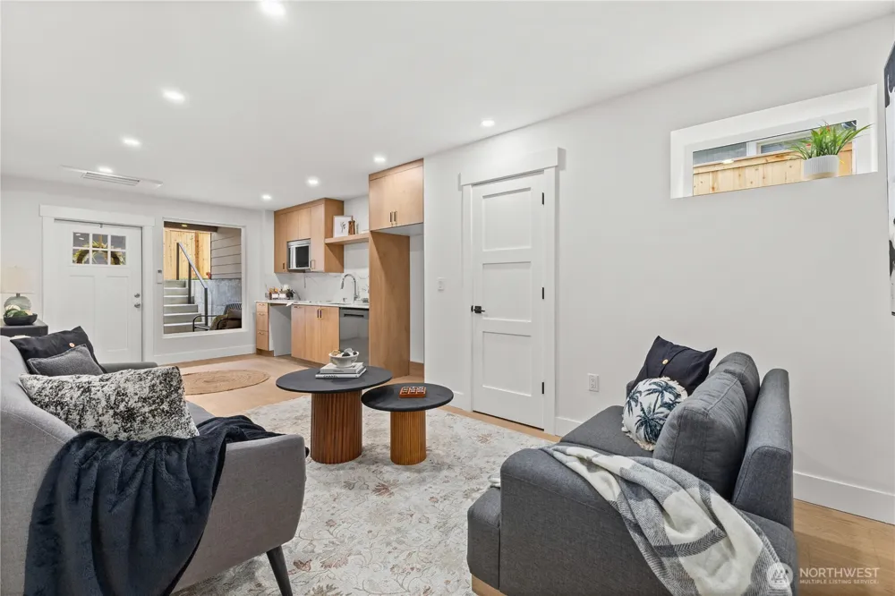 9535 Dayton Avenue Seattle, WA 98103