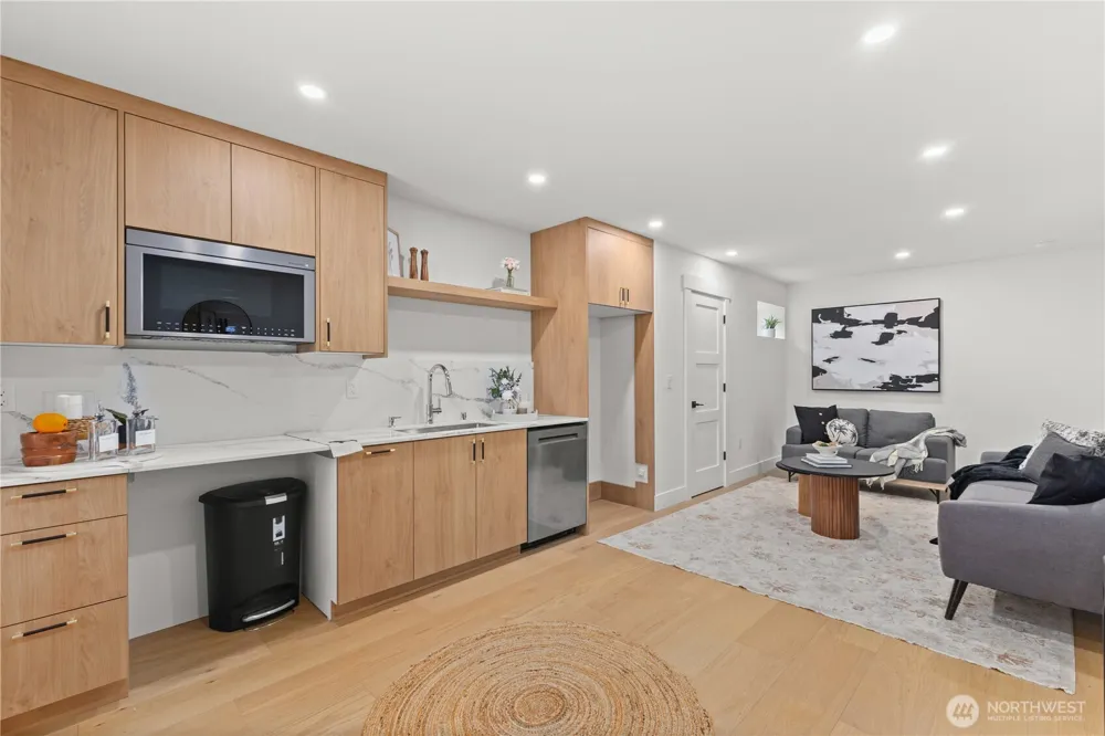 9535 Dayton Avenue Seattle, WA 98103
