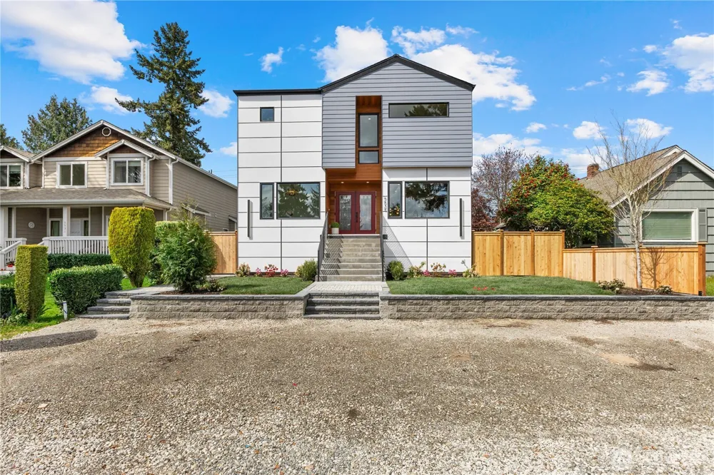9535 Dayton Avenue Seattle, WA 98103