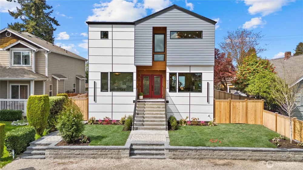 9535 Dayton Avenue Seattle, WA 98103