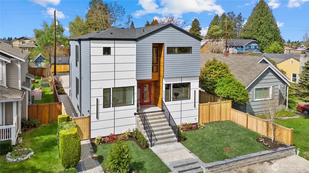 9535 Dayton Avenue Seattle, WA 98103