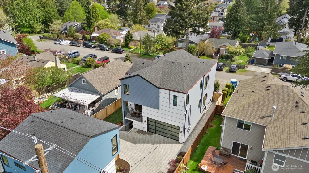 9535 Dayton Avenue Seattle, WA 98103