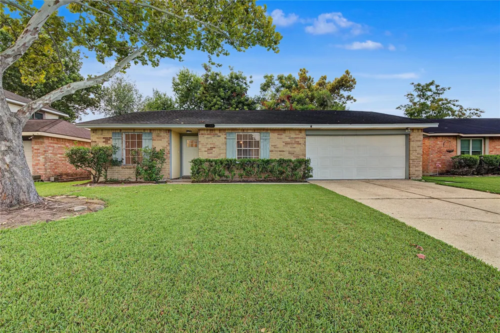 9912 Blue Bird Street La Porte, TX 77571