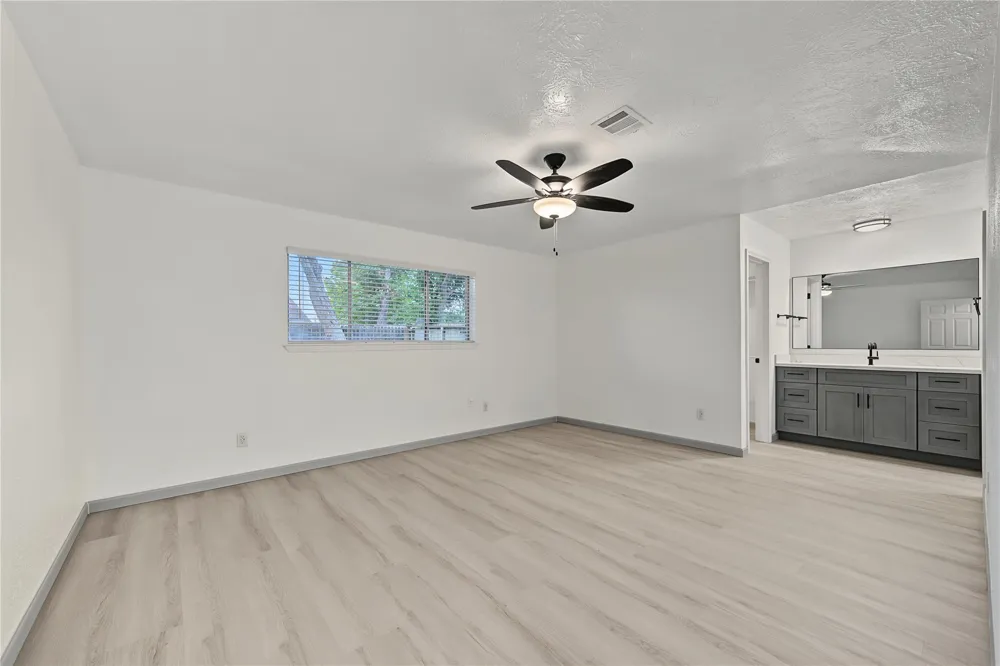 9912 Blue Bird Street La Porte, TX 77571
