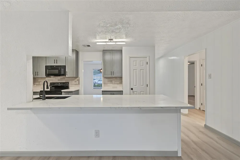 9912 Blue Bird Street La Porte, TX 77571
