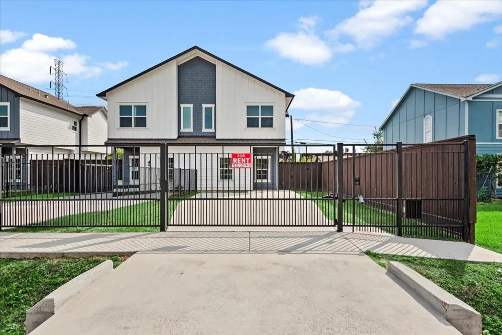2002 Lynnfield Unit B Street Houston, TX 77093