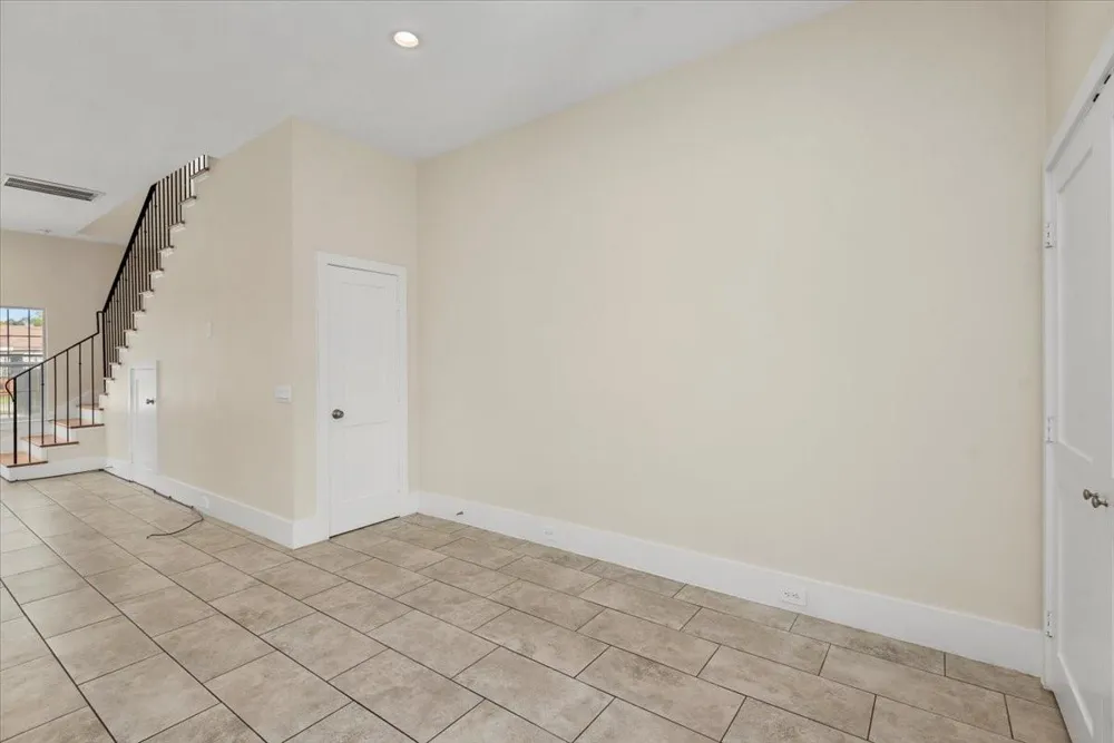 2002 Lynnfield Unit B Street Houston, TX 77093
