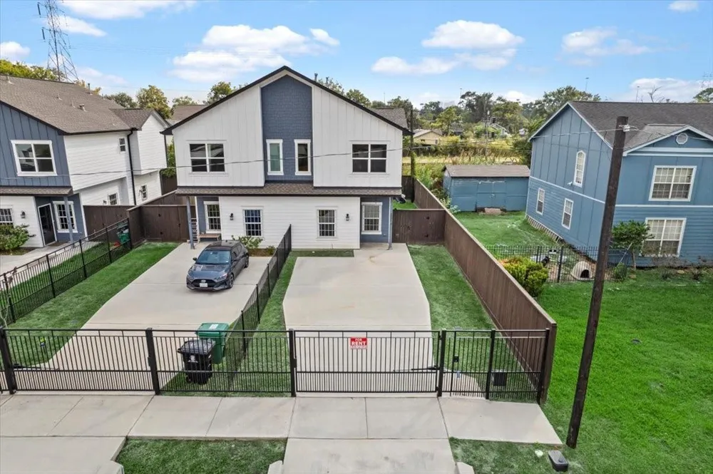 2002 Lynnfield Unit B Street Houston, TX 77093