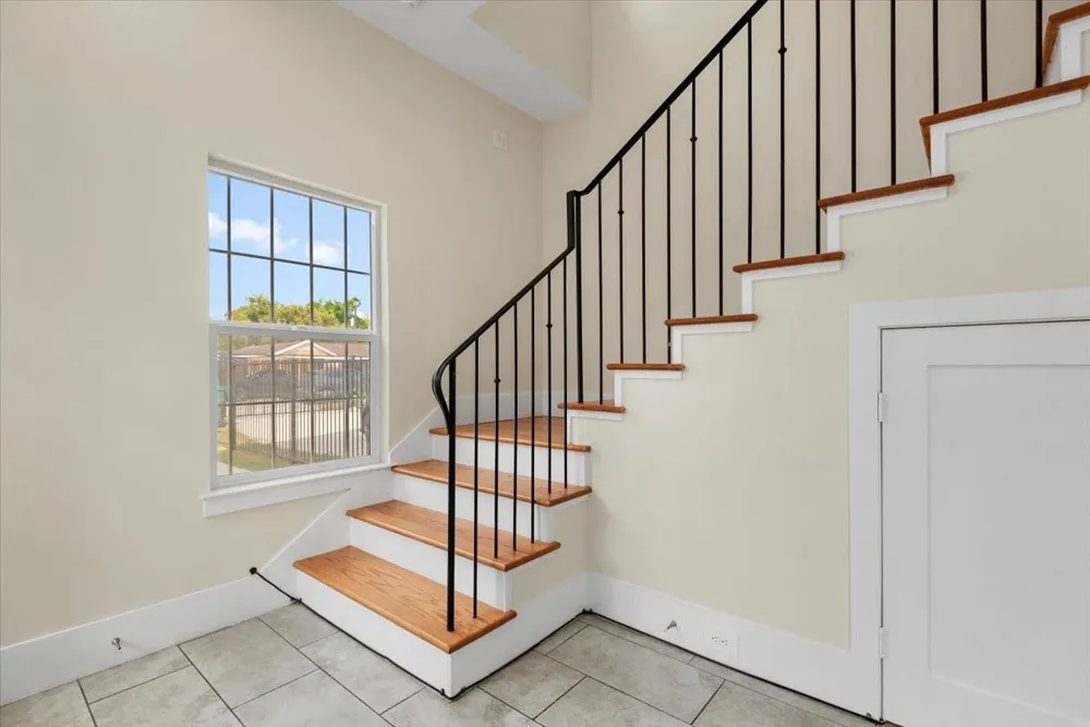 2002 Lynnfield Unit B Street Houston, TX 77093