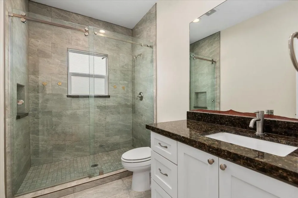 2002 Lynnfield Unit B Street Houston, TX 77093
