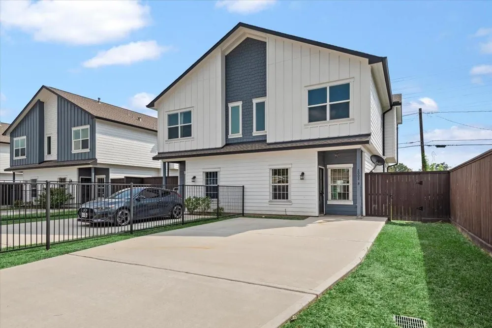2002 Lynnfield Unit B Street Houston, TX 77093