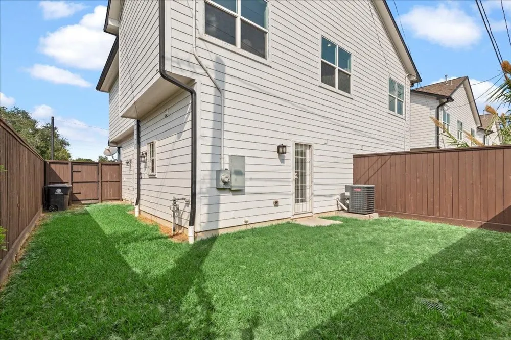 2002 Lynnfield Unit B Street Houston, TX 77093