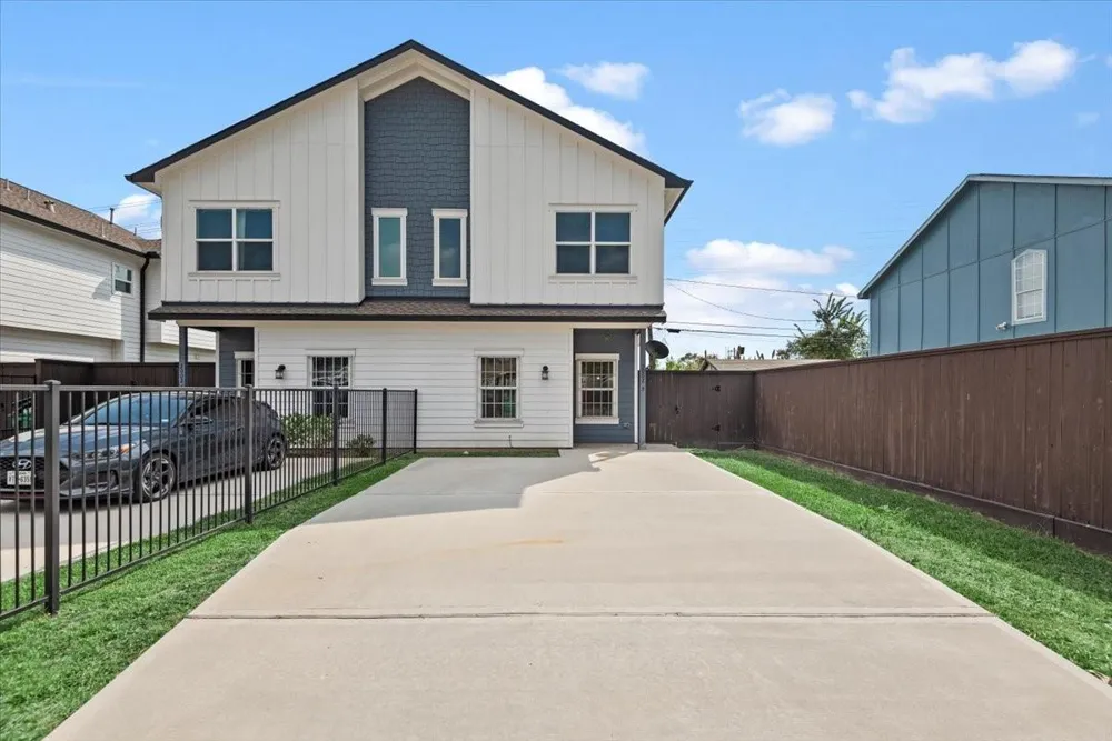 2002 Lynnfield Unit B Street Houston, TX 77093