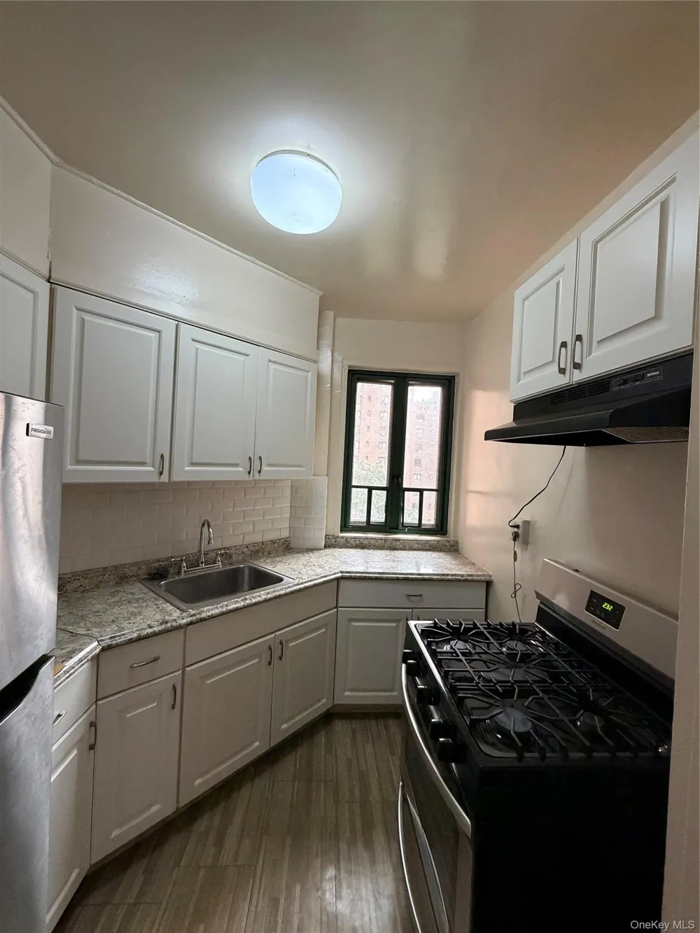 20 Metropolitan Oval #5E Bronx, NY 10462