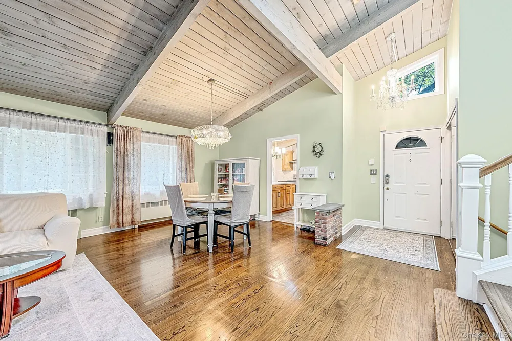 10 Highwood Road East Norwich, NY 11732