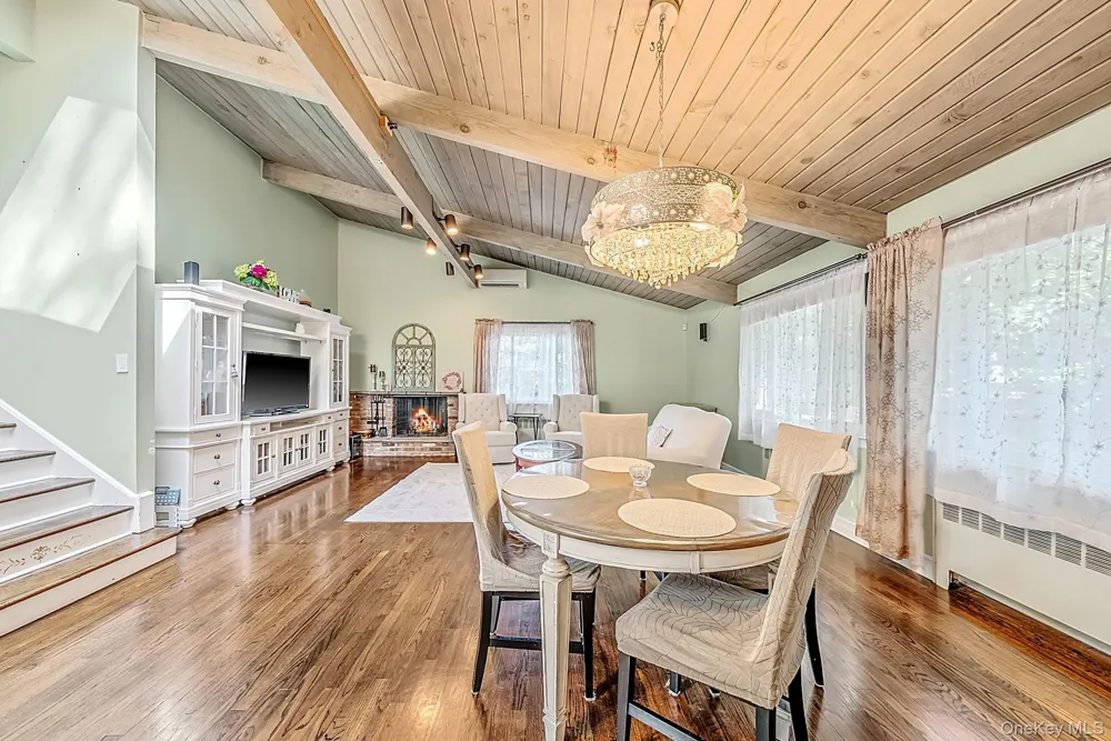 10 Highwood Road East Norwich, NY 11732
