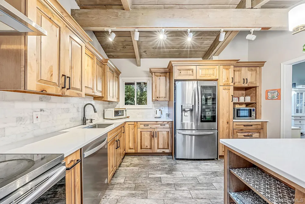 10 Highwood Road East Norwich, NY 11732