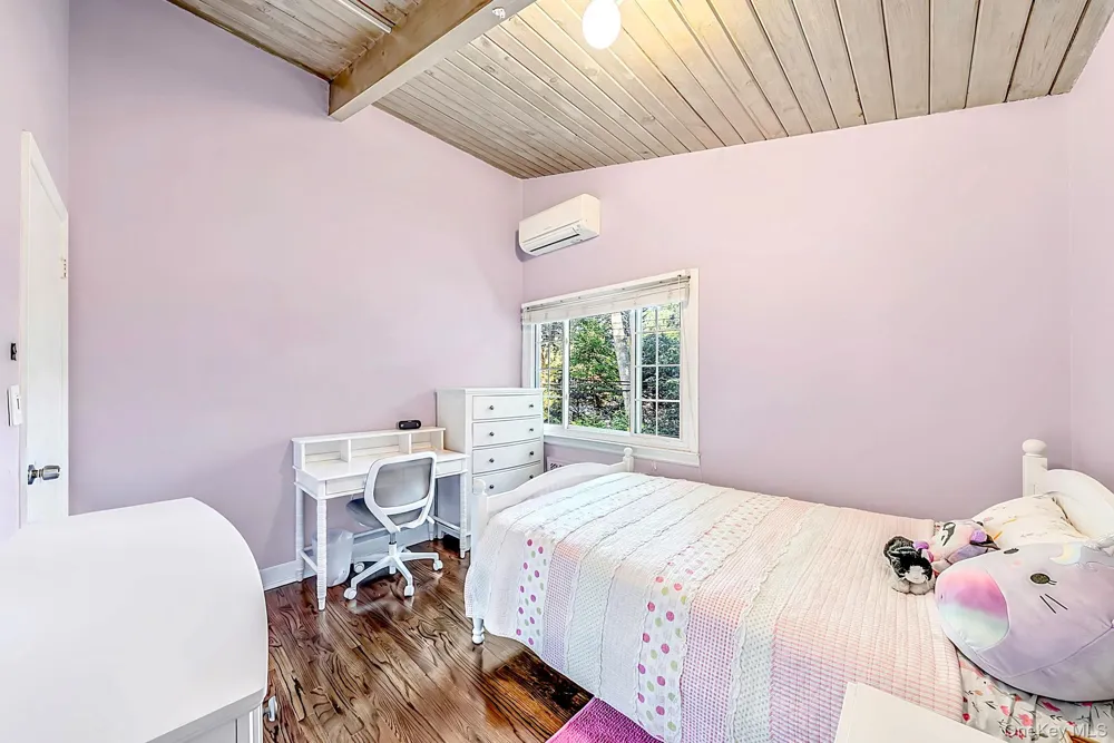 10 Highwood Road East Norwich, NY 11732