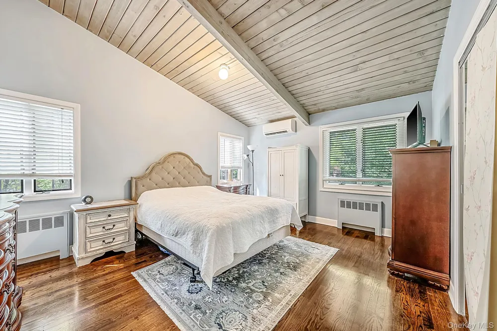 10 Highwood Road East Norwich, NY 11732