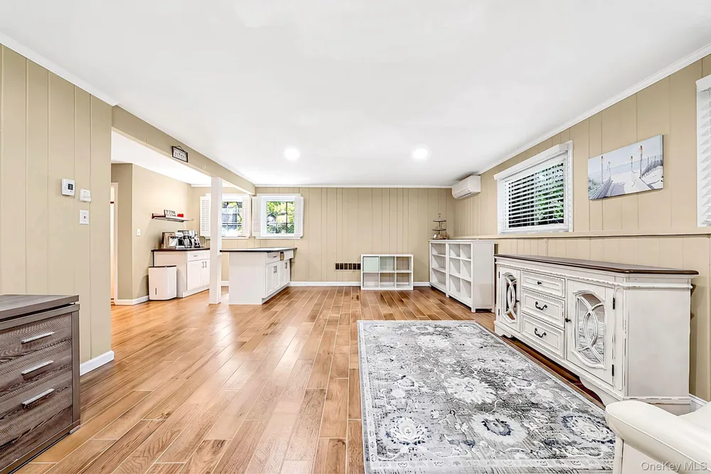 10 Highwood Road East Norwich, NY 11732