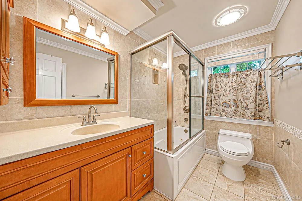 10 Highwood Road East Norwich, NY 11732