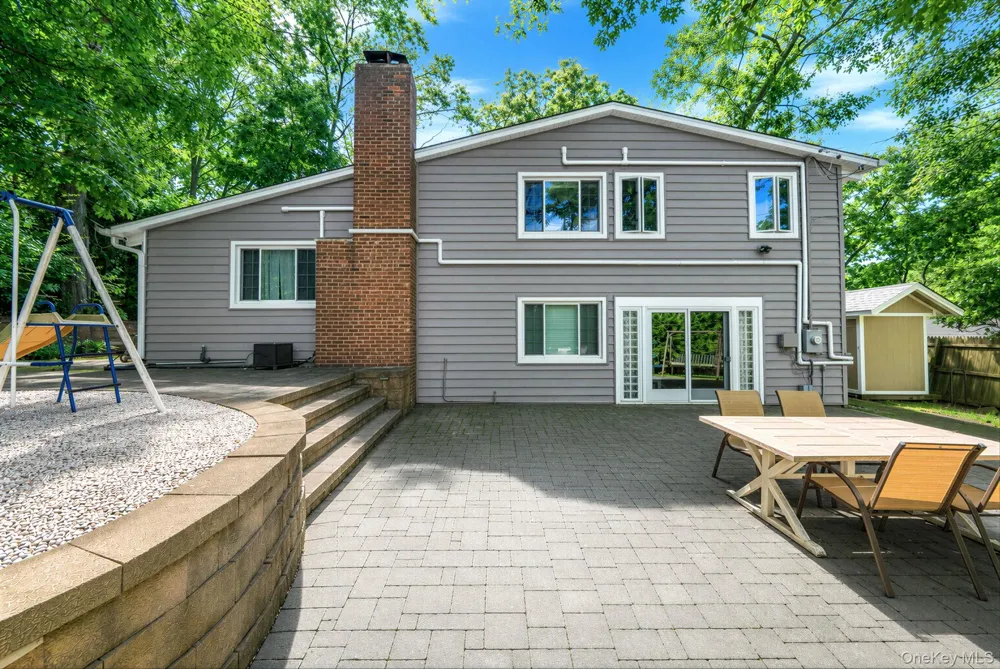 10 Highwood Road East Norwich, NY 11732