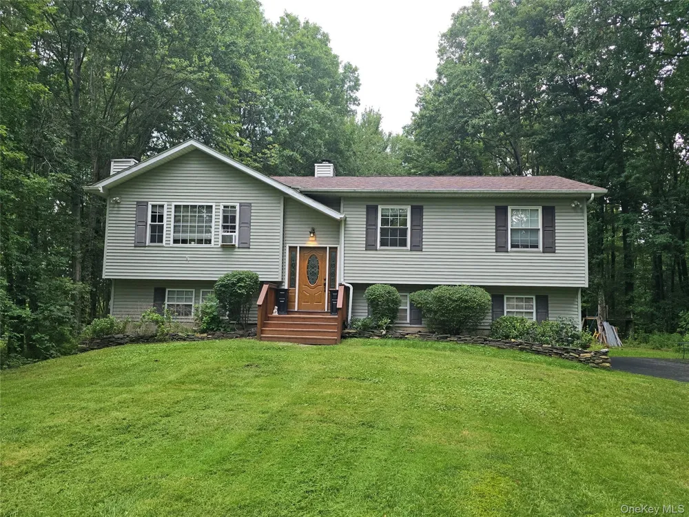 8 Kayleigh Drive New Paltz, NY 12561