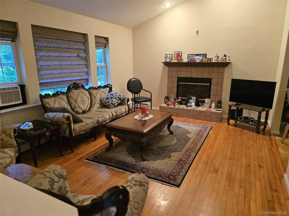 8 Kayleigh Drive New Paltz, NY 12561