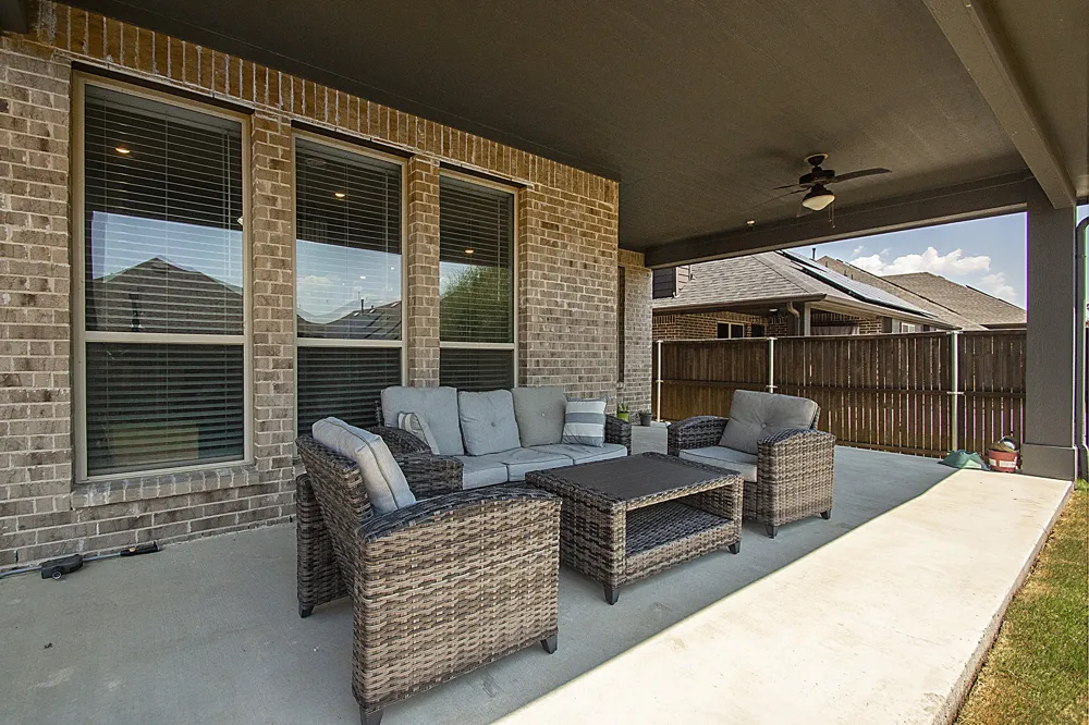 1420 Stoneleigh Place Aubrey, TX 76227