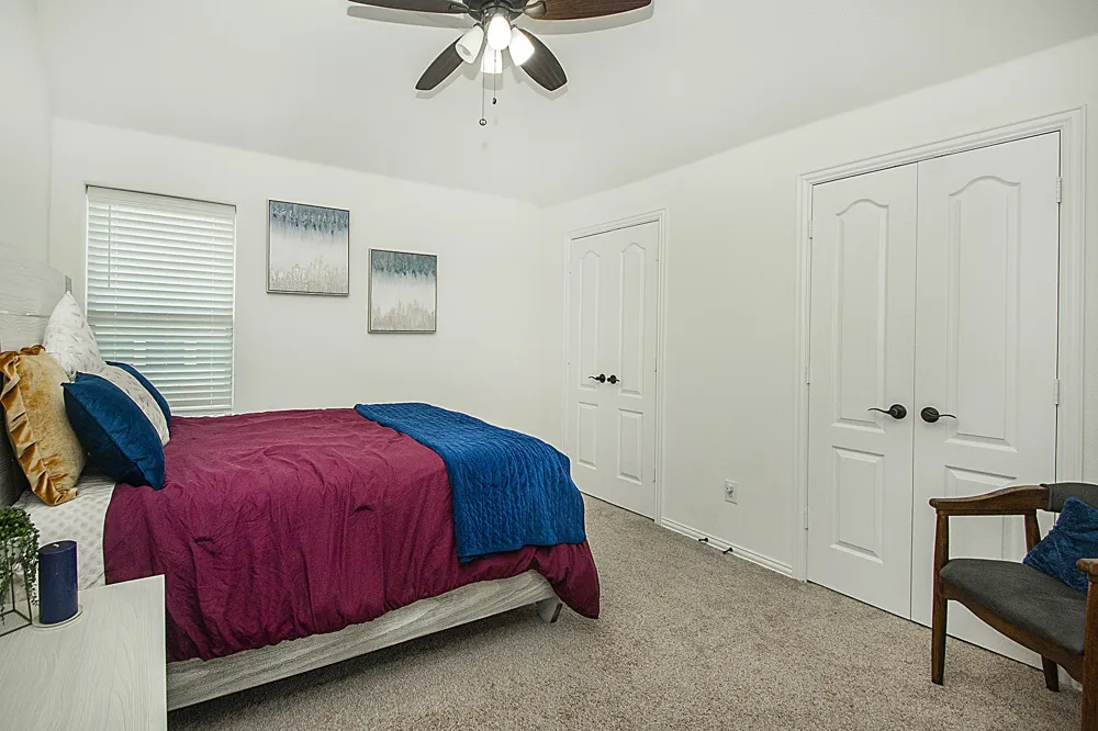 1420 Stoneleigh Place Aubrey, TX 76227
