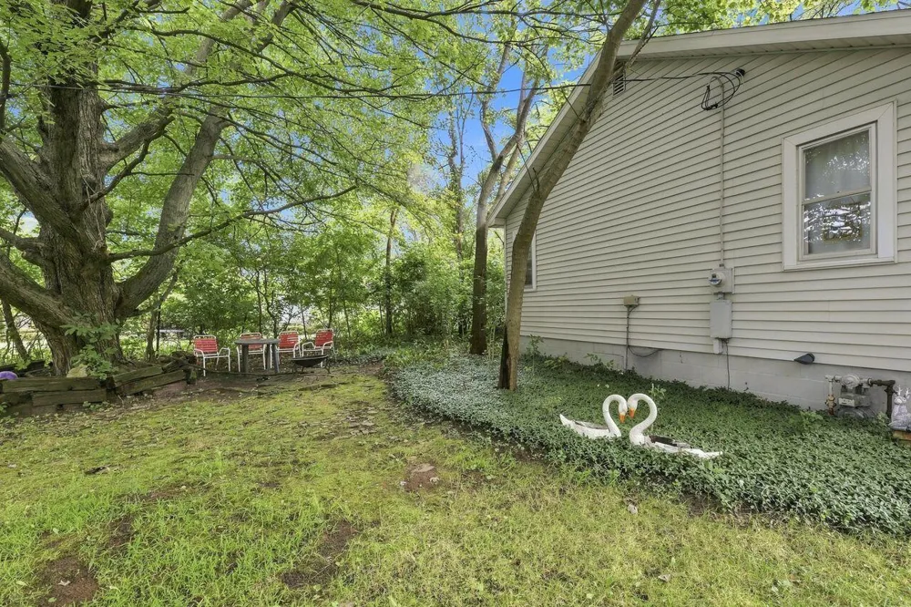 427 S Mayhew Street New Buffalo City, MI 49117