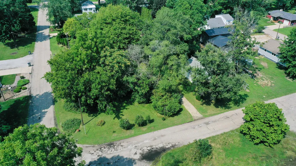 427 S Mayhew Street New Buffalo City, MI 49117