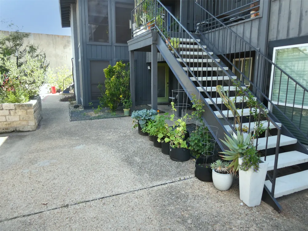 909 REINLI STREET #133 Austin, TX 78751