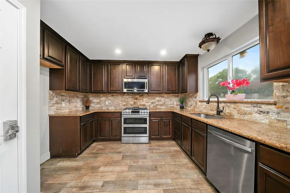 1801 Palo Duro Street Friendswood, TX 77546