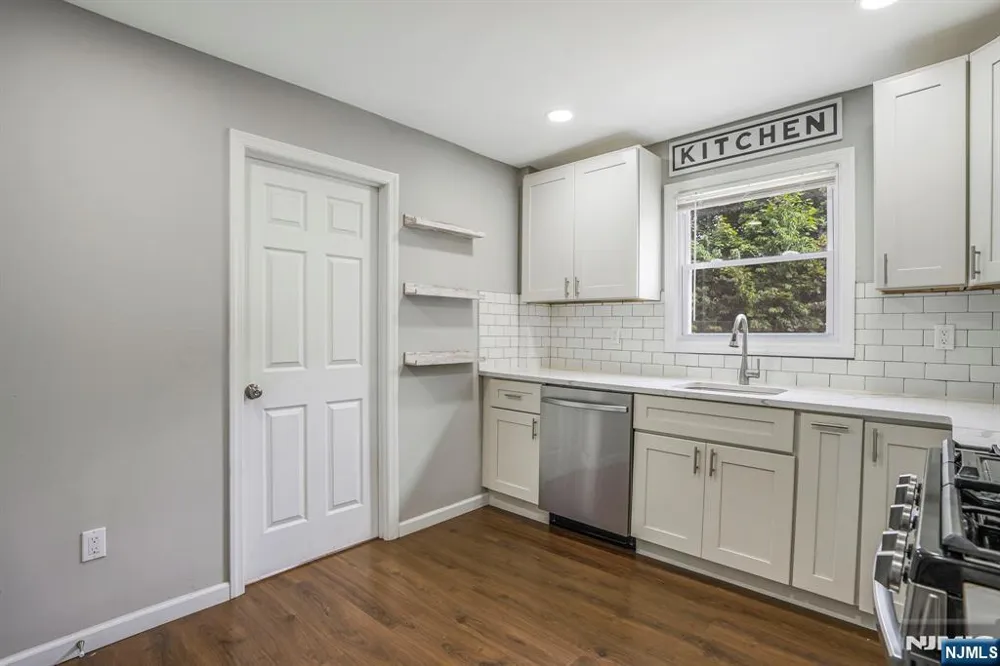 16 Pleasant Belleville, NJ 07109