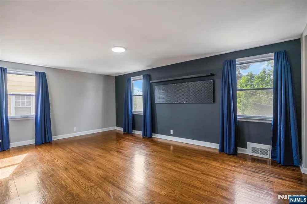 16 Pleasant Belleville, NJ 07109