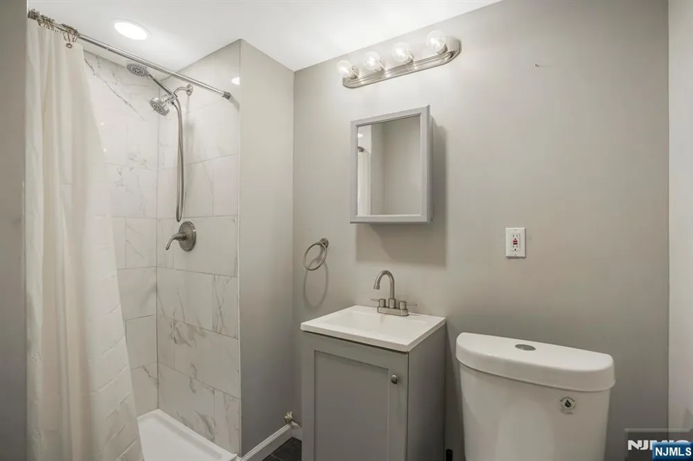 16 Pleasant Belleville, NJ 07109
