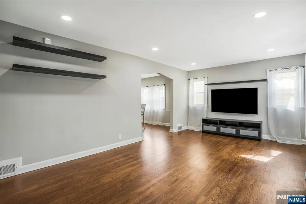 16 Pleasant Belleville, NJ 07109