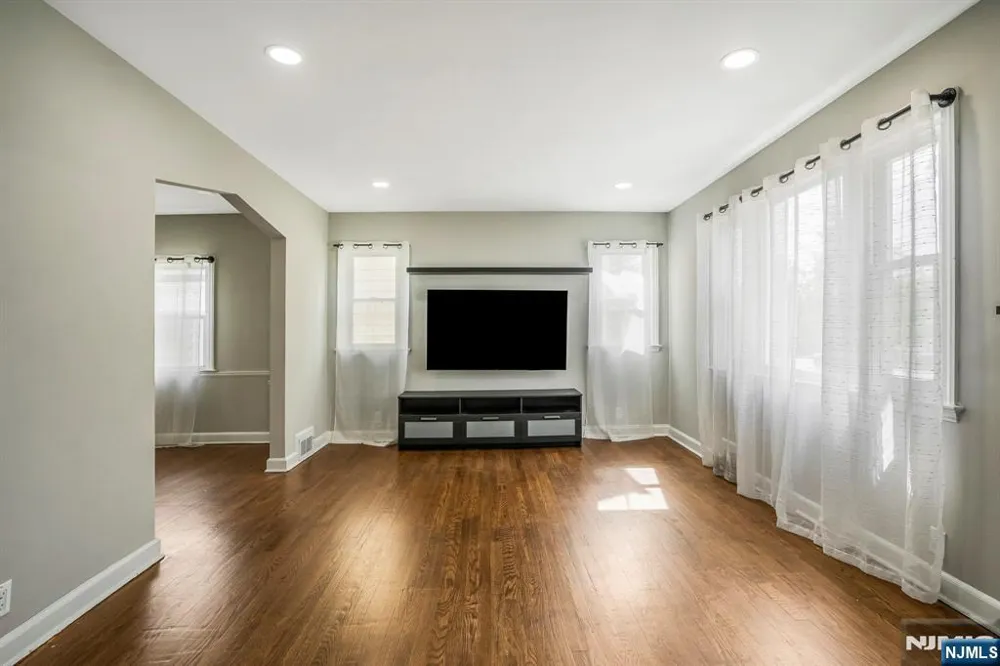 16 Pleasant Belleville, NJ 07109