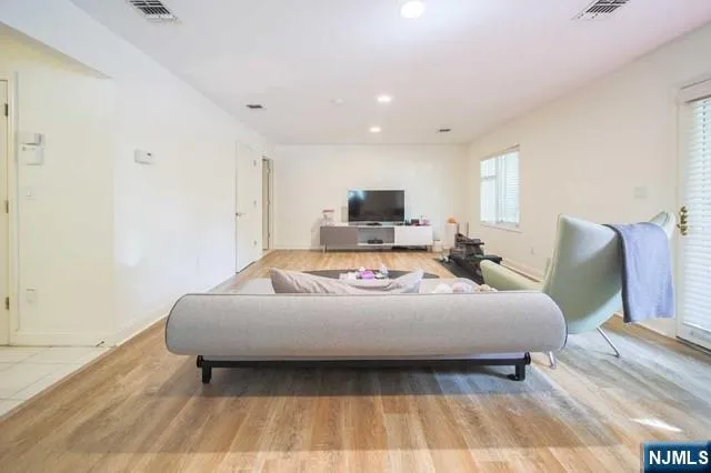 148 Hudson Cove 148 Edgewater, NJ 07020