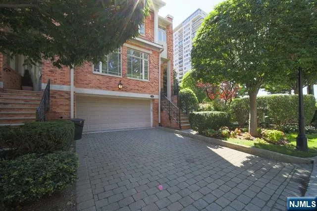 148 Hudson Cove 148 Edgewater, NJ 07020