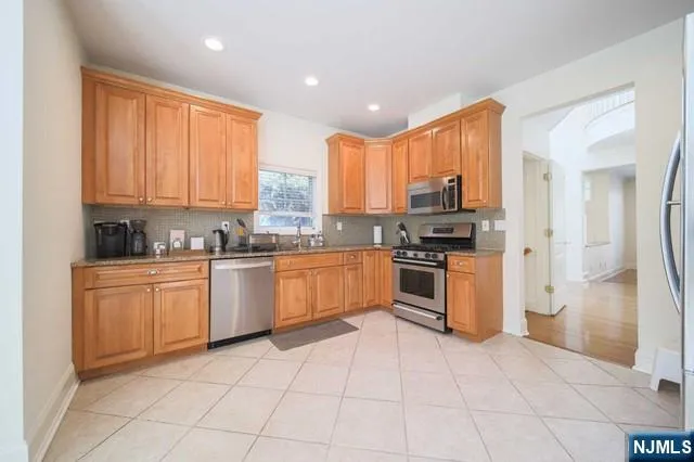 148 Hudson Cove 148 Edgewater, NJ 07020