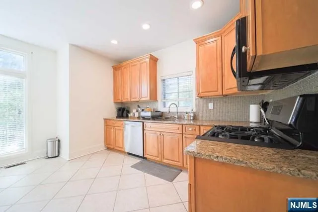 148 Hudson Cove 148 Edgewater, NJ 07020