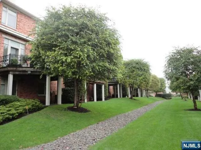 148 Hudson Cove 148 Edgewater, NJ 07020